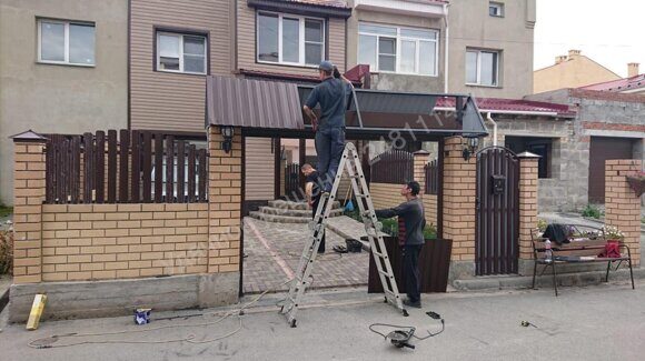 Входна группа ворота обшитые штакетником в челябинске